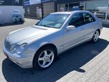 Mercedes-Benz C 320 4MATIC ::: Rentnerfahrzeug::: - Mercedes-Benz C 320 mit Benzin-Antrieb