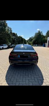 BMW 320d M Sport Automatik| 8-fachbereift + Felgen - : Schwarz, Felge