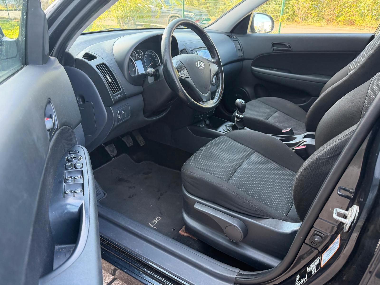 Hyundai i30 2011 — photo 7