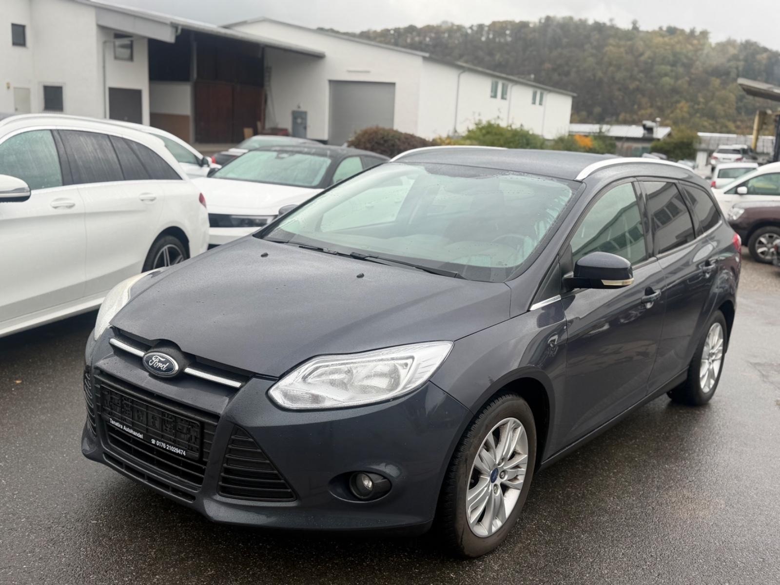 Ford Focus 2012 — rear view