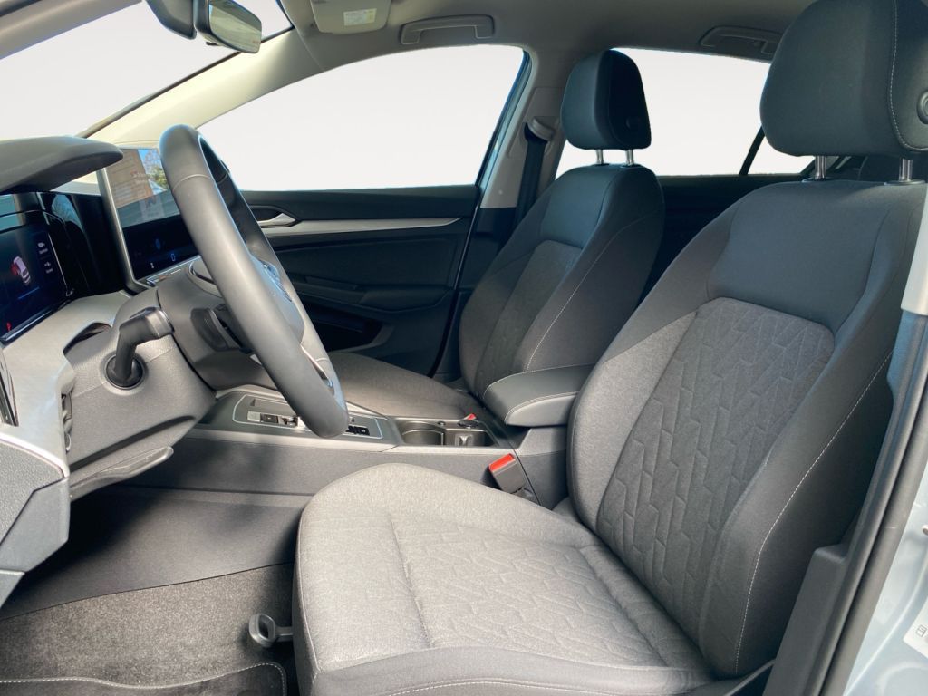 Fahrzeugabbildung Volkswagen Golf 1.5 eHybrid DSG Life Area View 3 Jahre Ansc