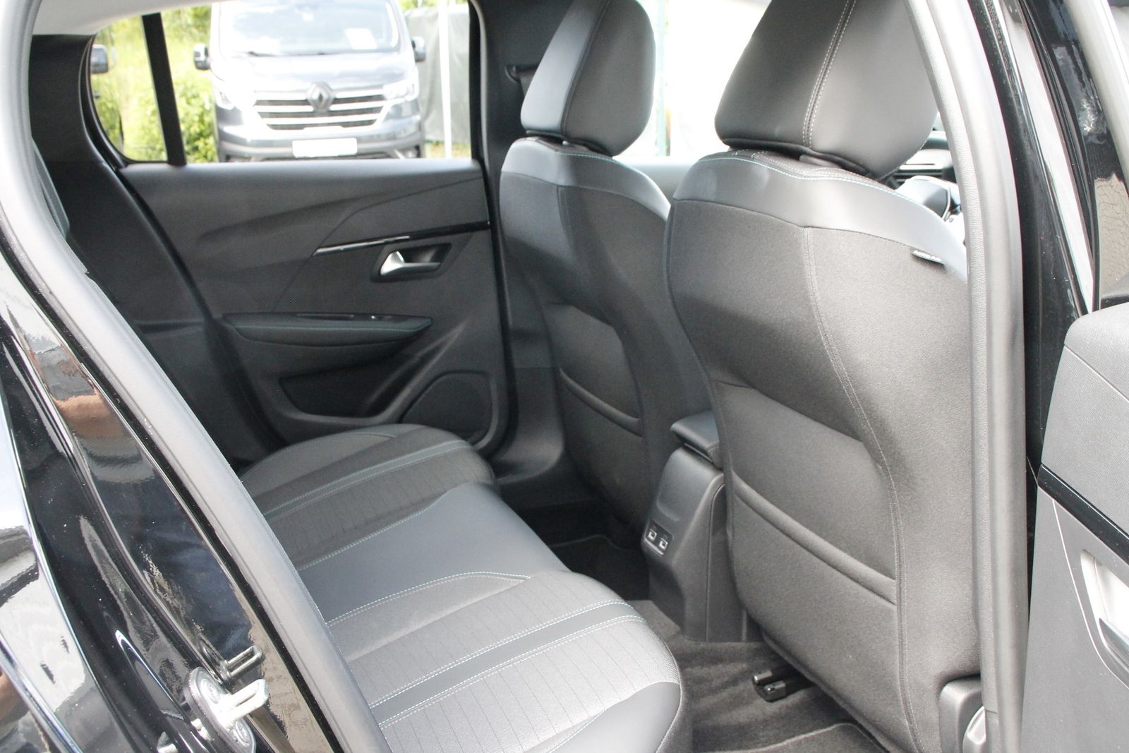 Fahrzeugabbildung Peugeot e-208 Allure Pack