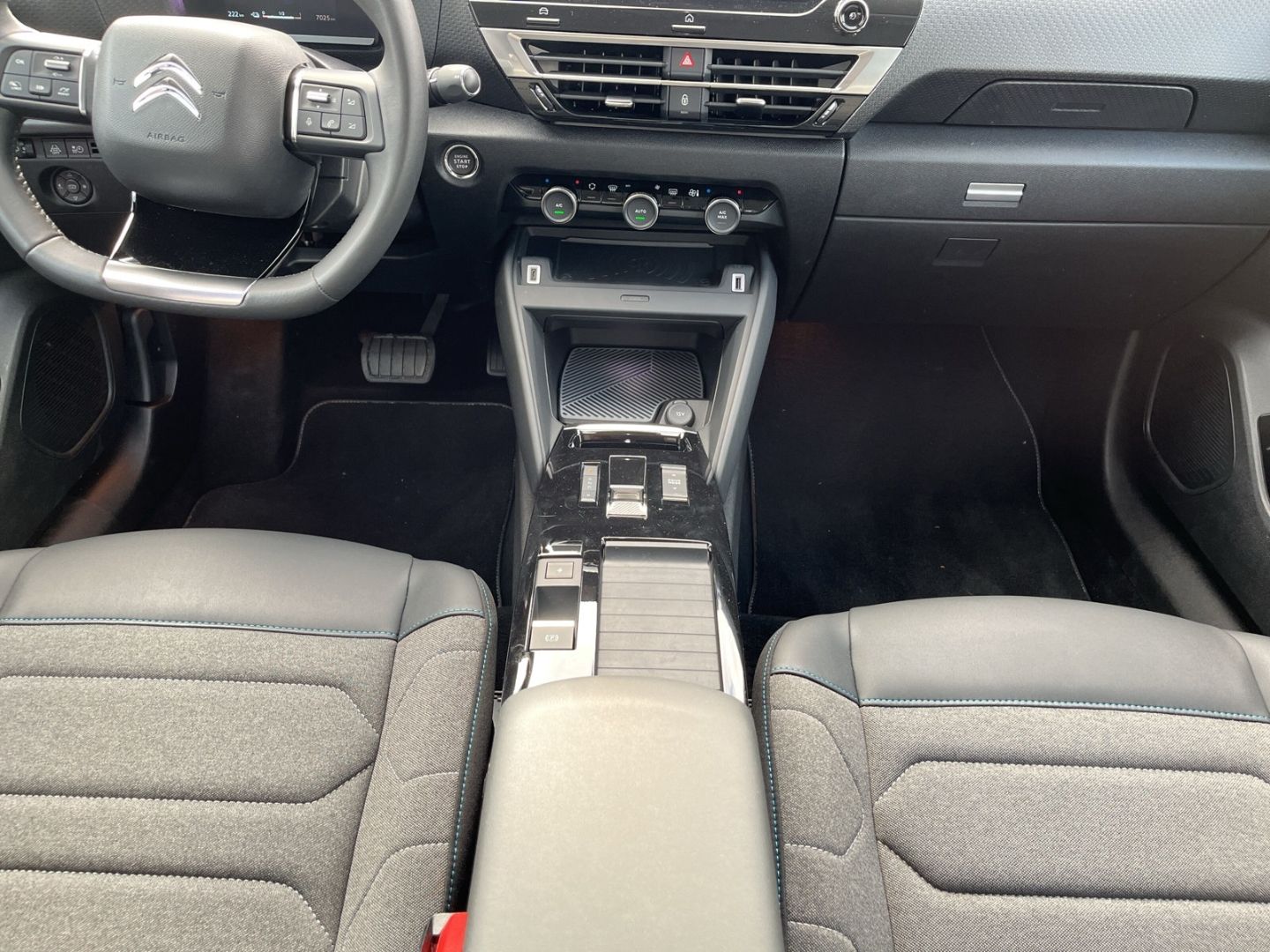 Fahrzeugabbildung Citroën C4 Elektro 136 Feel Pack HUD Navi LED CarPlay