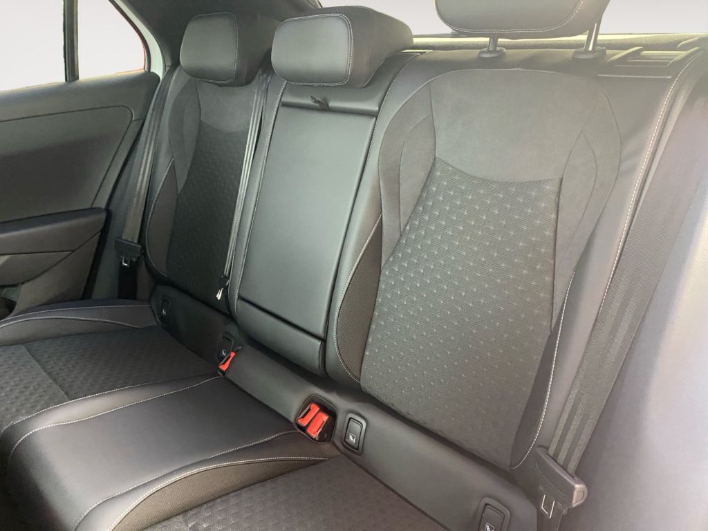 Fahrzeugabbildung Volkswagen T-Roc 1.5 eTSI OPF DSG R-Line / neues Modell