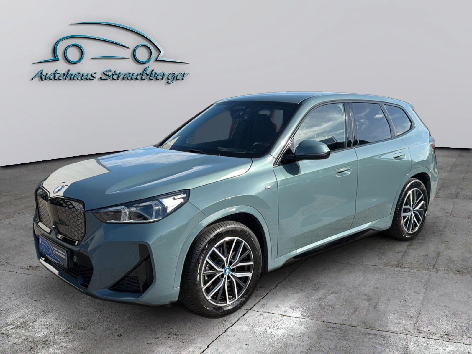 BMW iX1 30 xDrive M Sport AHK ACC HuD H K SzH foto 2