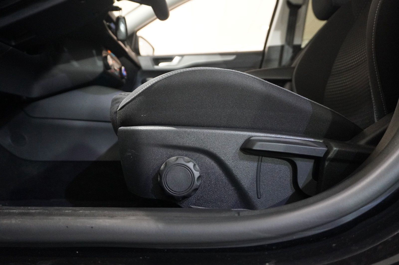 Fahrzeugabbildung Ford Focus Turnier 1.5D COOL & CONN NAVI/LED/SPORT/SH