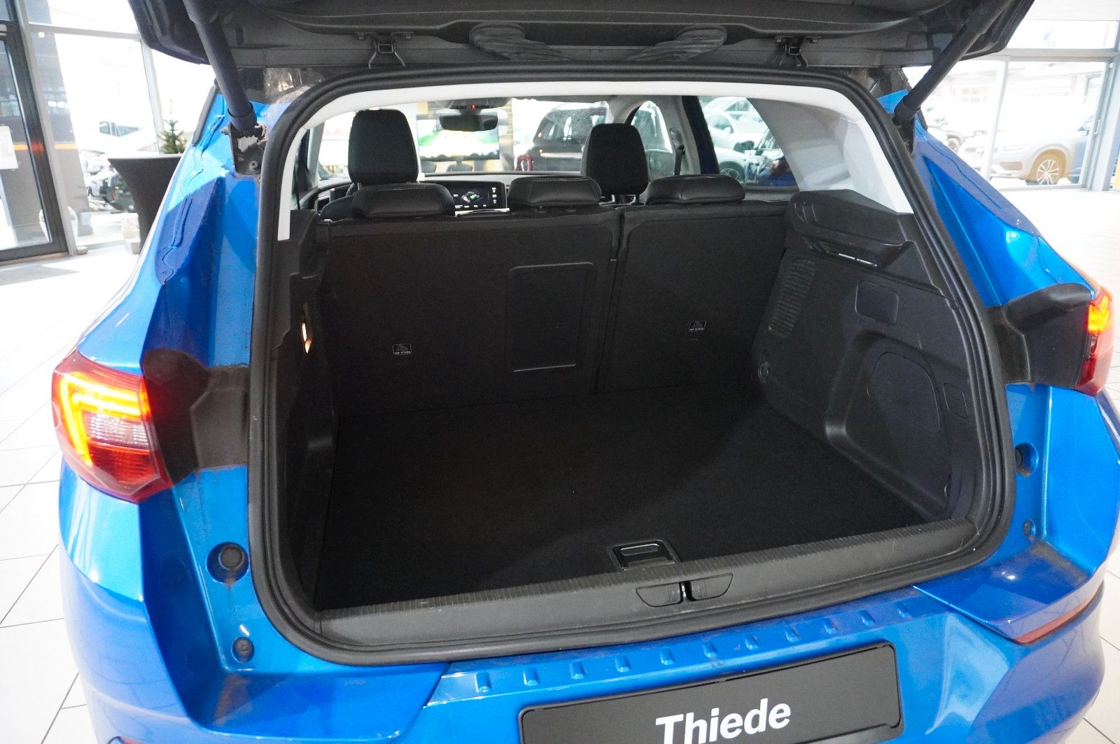 Fahrzeugabbildung Opel Grandland (X) 1.6 HYBRID 4X4 ULTIM. NAVI/360°/SH