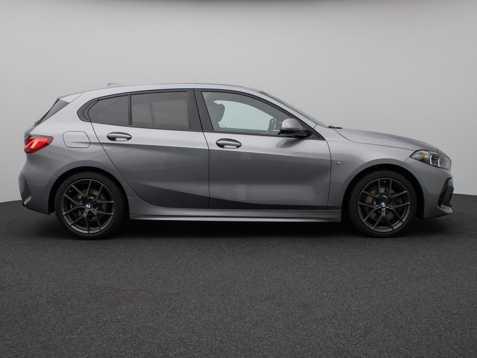 Fahrzeugabbildung BMW 120i M Sport Panorama DAB HiFi Fernlichta 18Zoll