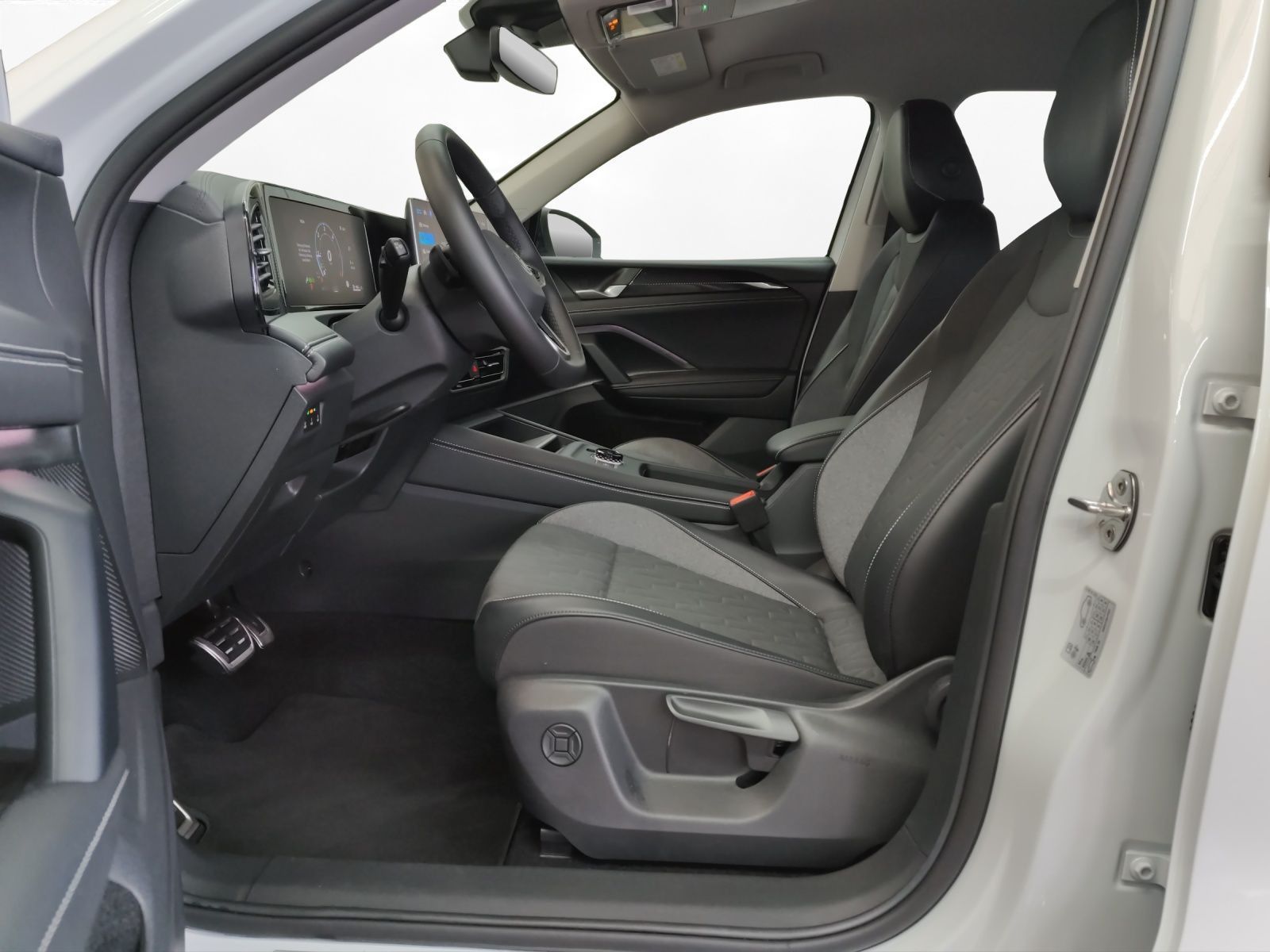 Volkswagen Tiguan 2.0 TDI Goal AHK Navi LED RFK 360° foto 2