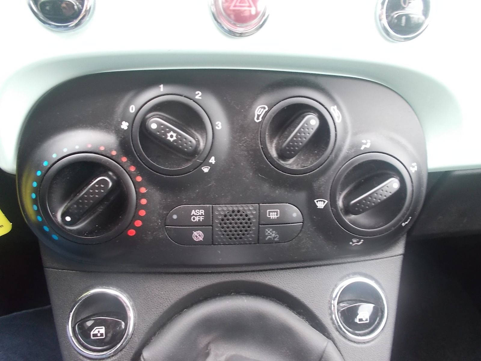 Fahrzeugabbildung Fiat 500 Lounge 1.0 Hybrid