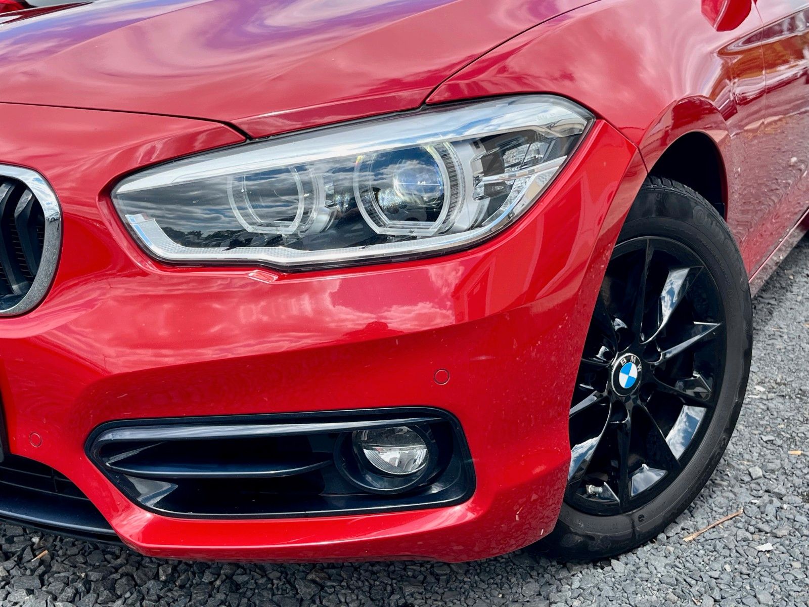 Fahrzeugabbildung BMW 120d xDrive SPORT LINE Sport-Aut Navi LED Kamera