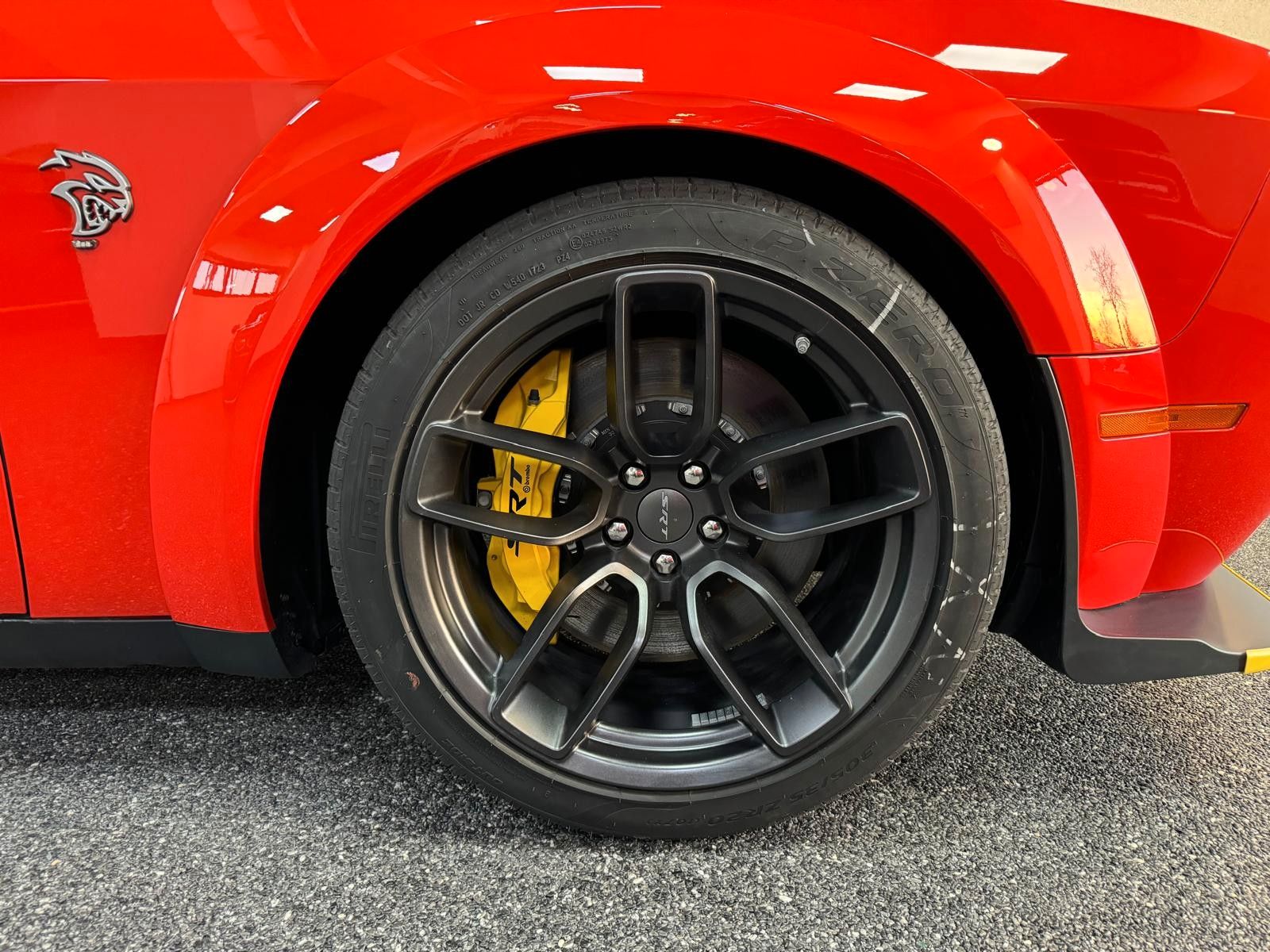 Fahrzeugabbildung Dodge SRT HELLCAT JAILBREAK -LAST CALL-YELLOW CALIPERS
