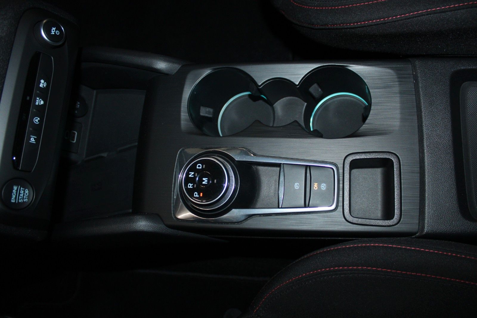 Fahrzeugabbildung Ford Focus ST-LINE Turnier Automatik LED NAVI CAM AHK