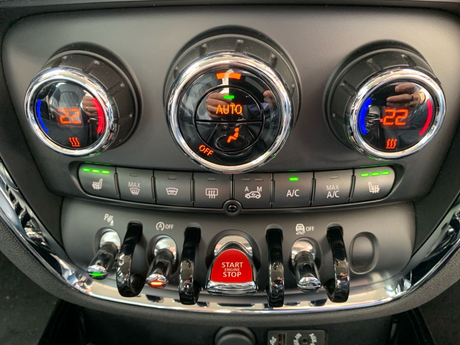 Fahrzeugabbildung MINI Clubman Cooper 1.5 Navi Leder LED PDC