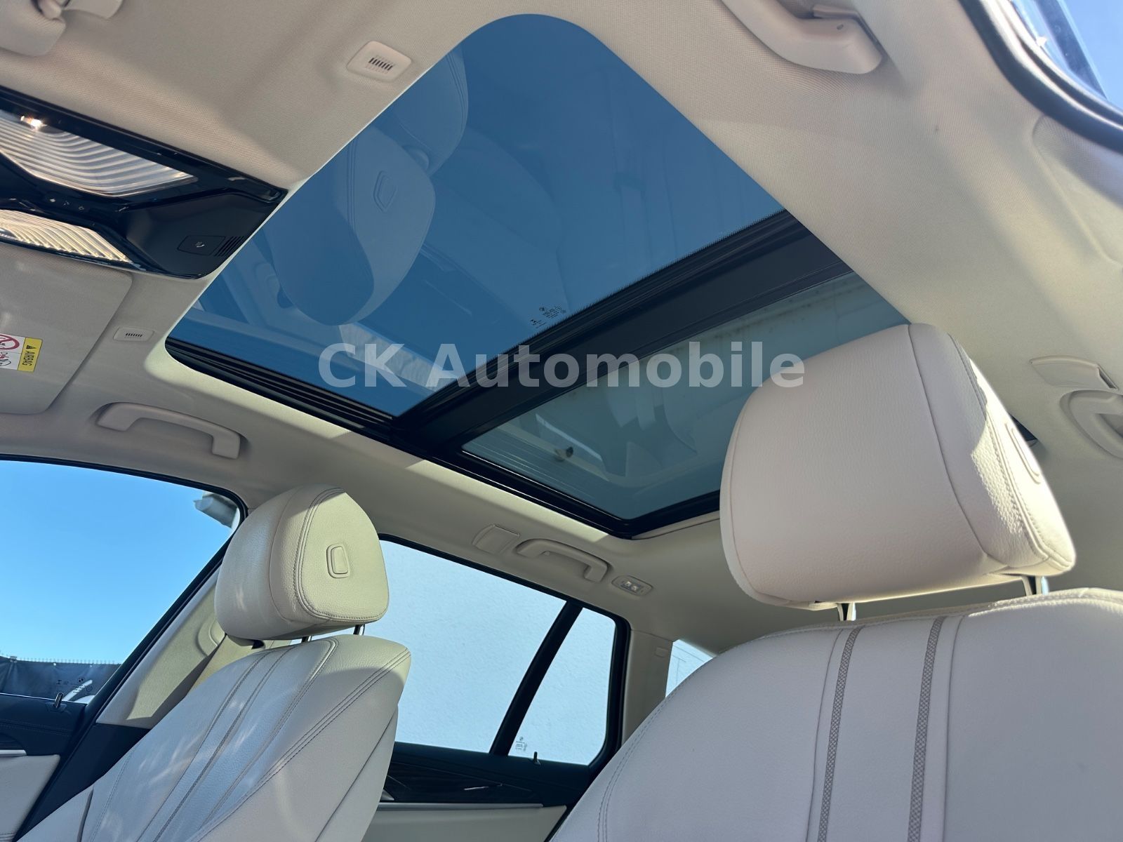 Fahrzeugabbildung BMW 530e xDrive Touring Luxury Line/Pano/LED/Kam/AHK