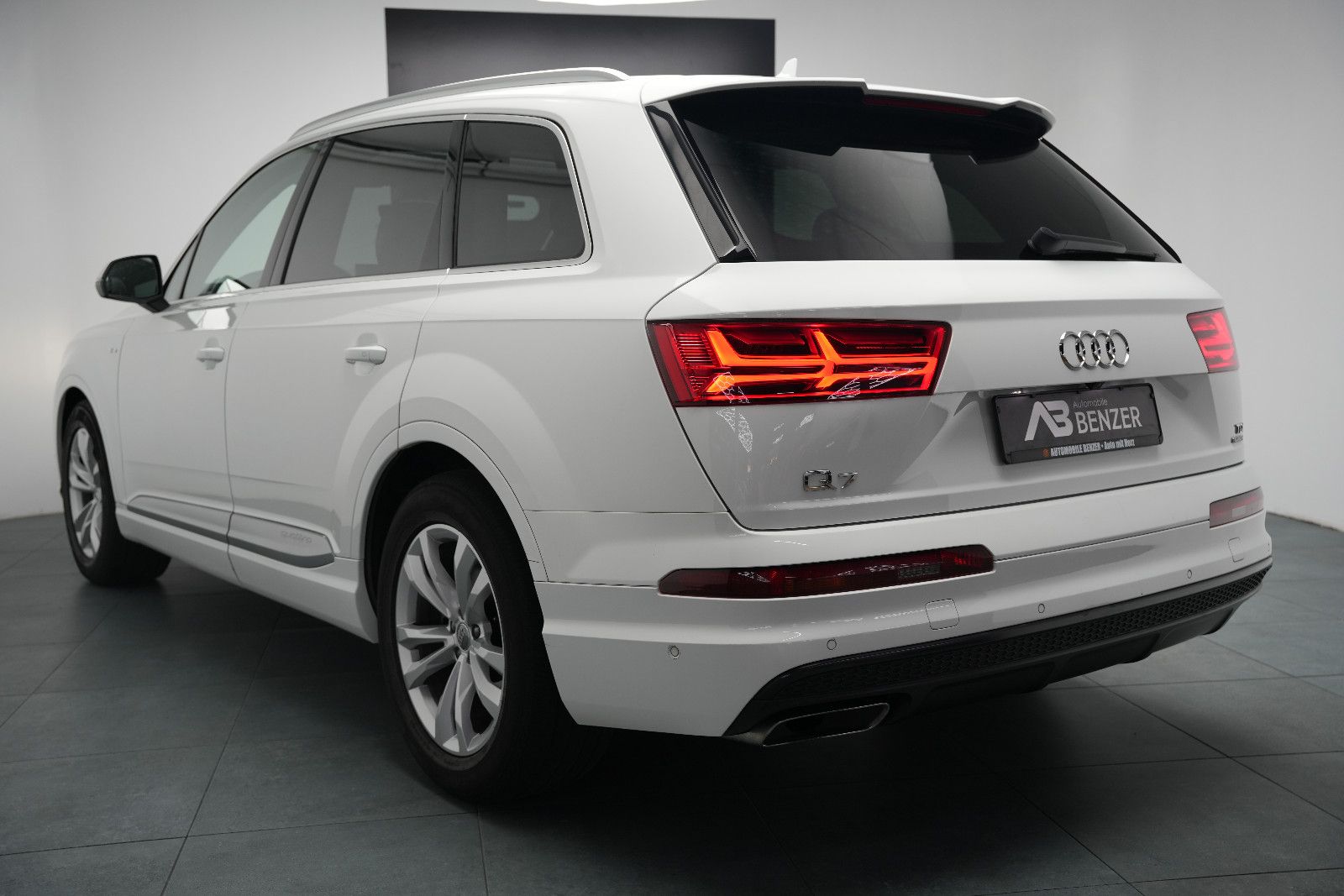 Fahrzeugabbildung Audi Q7 3.0 TDI *S-Line*Panorama*HUD*BOSE*R-Kamera*