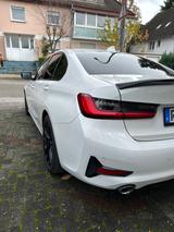 BMW 330d Sport Line / Head-Up / M-Felgen / 8-Fach - BMW 330 in Wuppertal