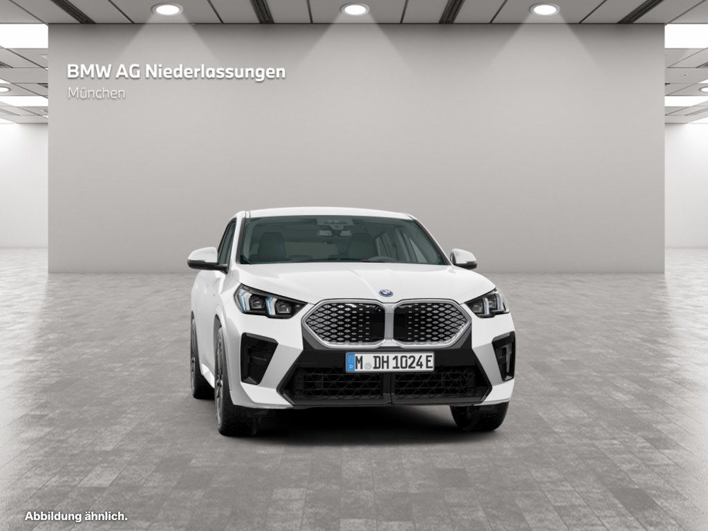 BMW iX2 - Bild 12