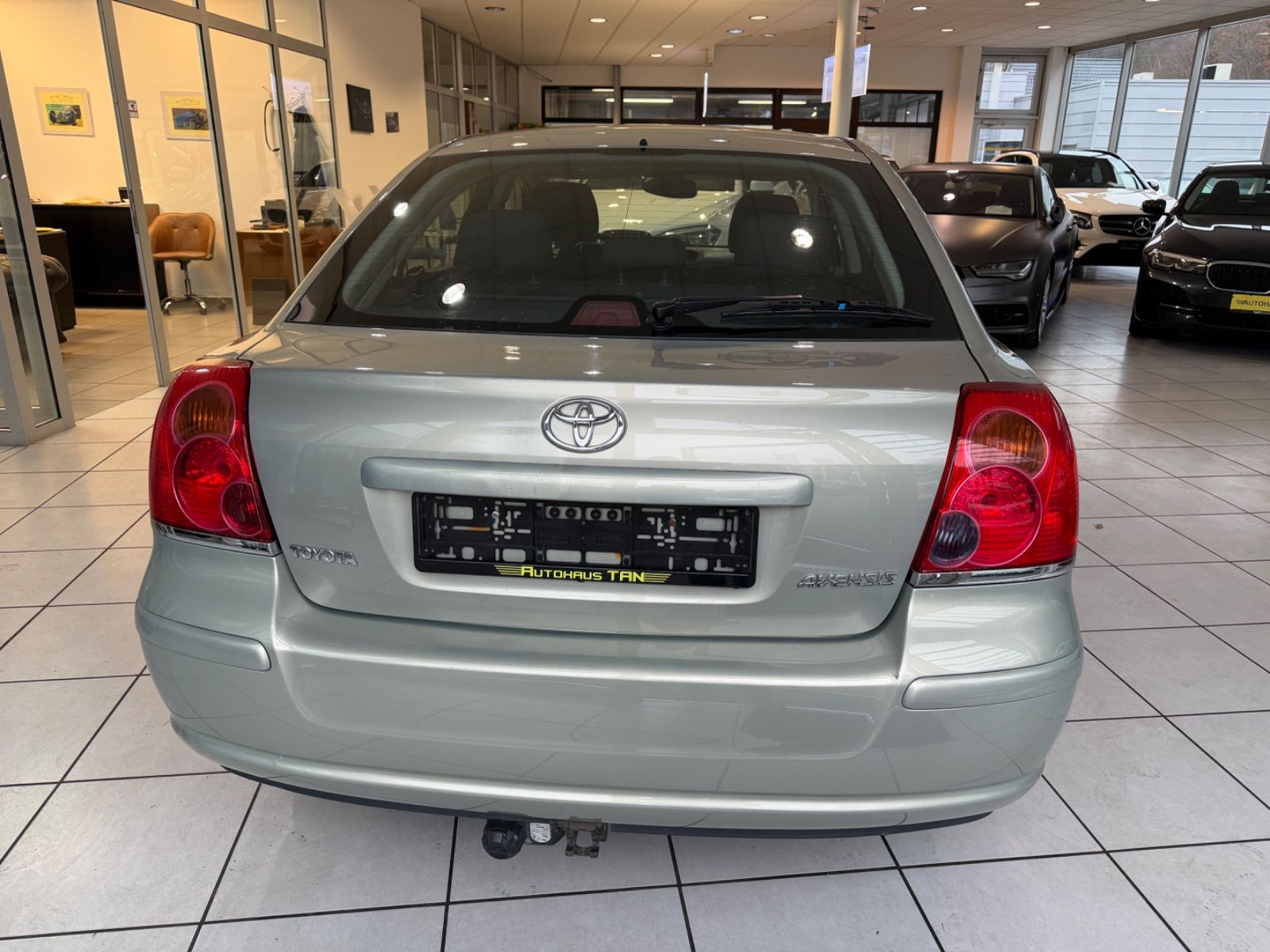 Fahrzeugabbildung Toyota Avensis 1.8 Executive Liftback
