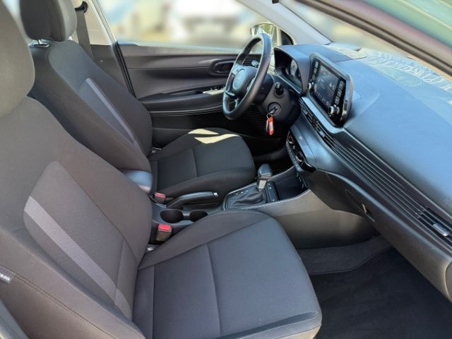 Fahrzeugabbildung Hyundai i20 Advanced 1.0 T-GDI +CARPLAY+TEMPOMAT+SHZ+RFK