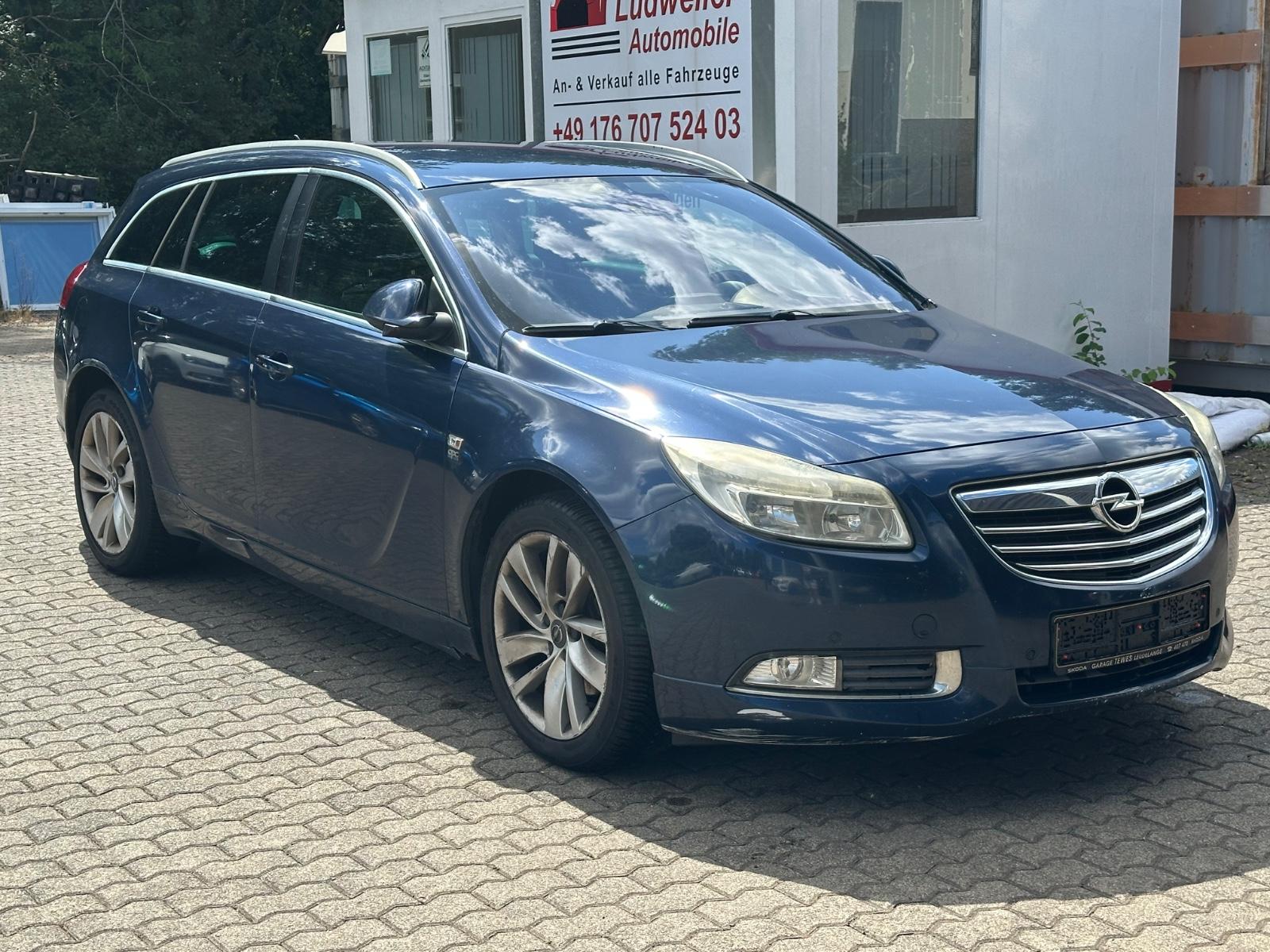 Opel Insignia 2012 — салон