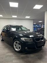 BMW 318d Touring AUTOMATIK  PANO PDC NAVI 2.HD - BMW 318 mit Panoramadach