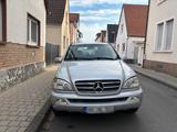 Mercedes-Benz ML 500 V8 5,0L Benzin Grau/Silber - gebrauchte Mercedes-Benz ML-Klasse aus dem Jahr 2002