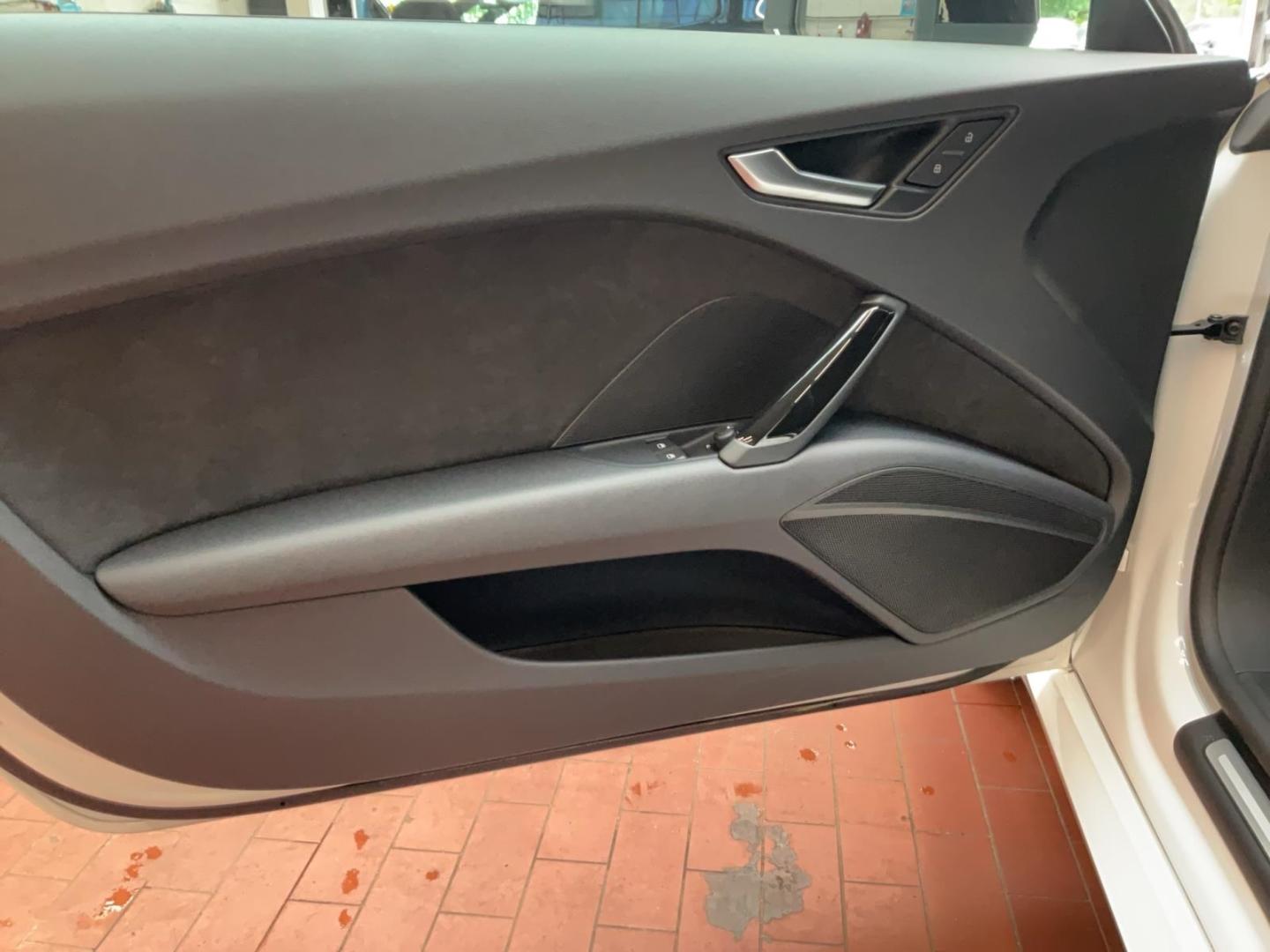 Audi TT Roadster 45 2.0 TFSI Alu LED Navi Optik-Paket