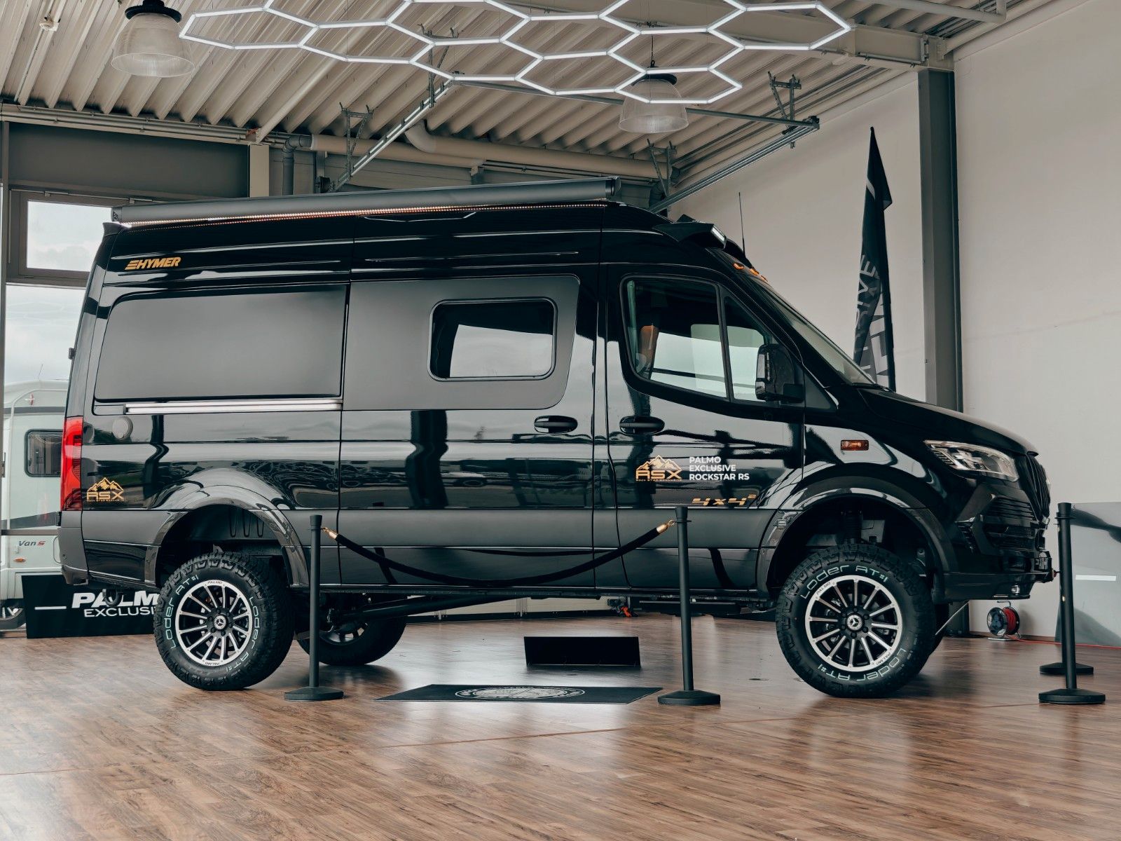 Fahrzeugabbildung HYMER / ERIBA / HYMERCAR GRAND CANYON S MB 600 4x4² RSX - TRIPLE CARBON