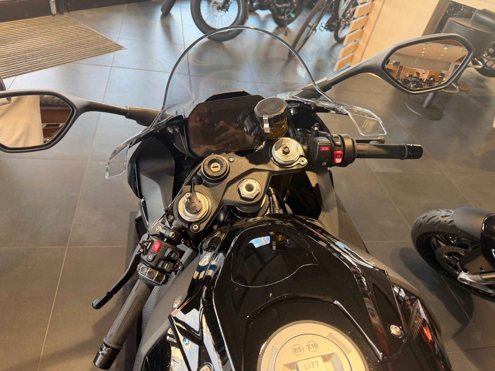 Fahrzeugabbildung BMW S 1000 RR  Race und Dynamik Paket