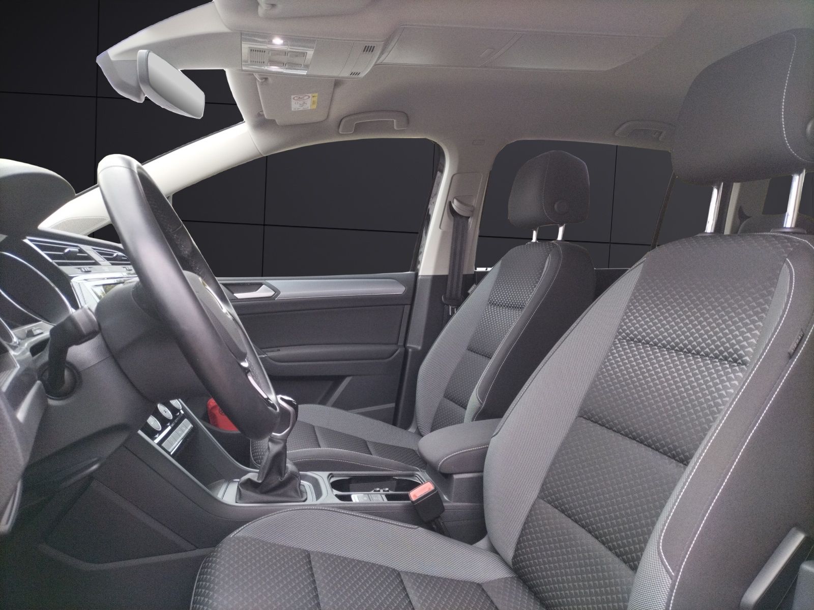 Fahrzeugabbildung Volkswagen Touran TSI Active STH LED Navi ACC Park-Assist S