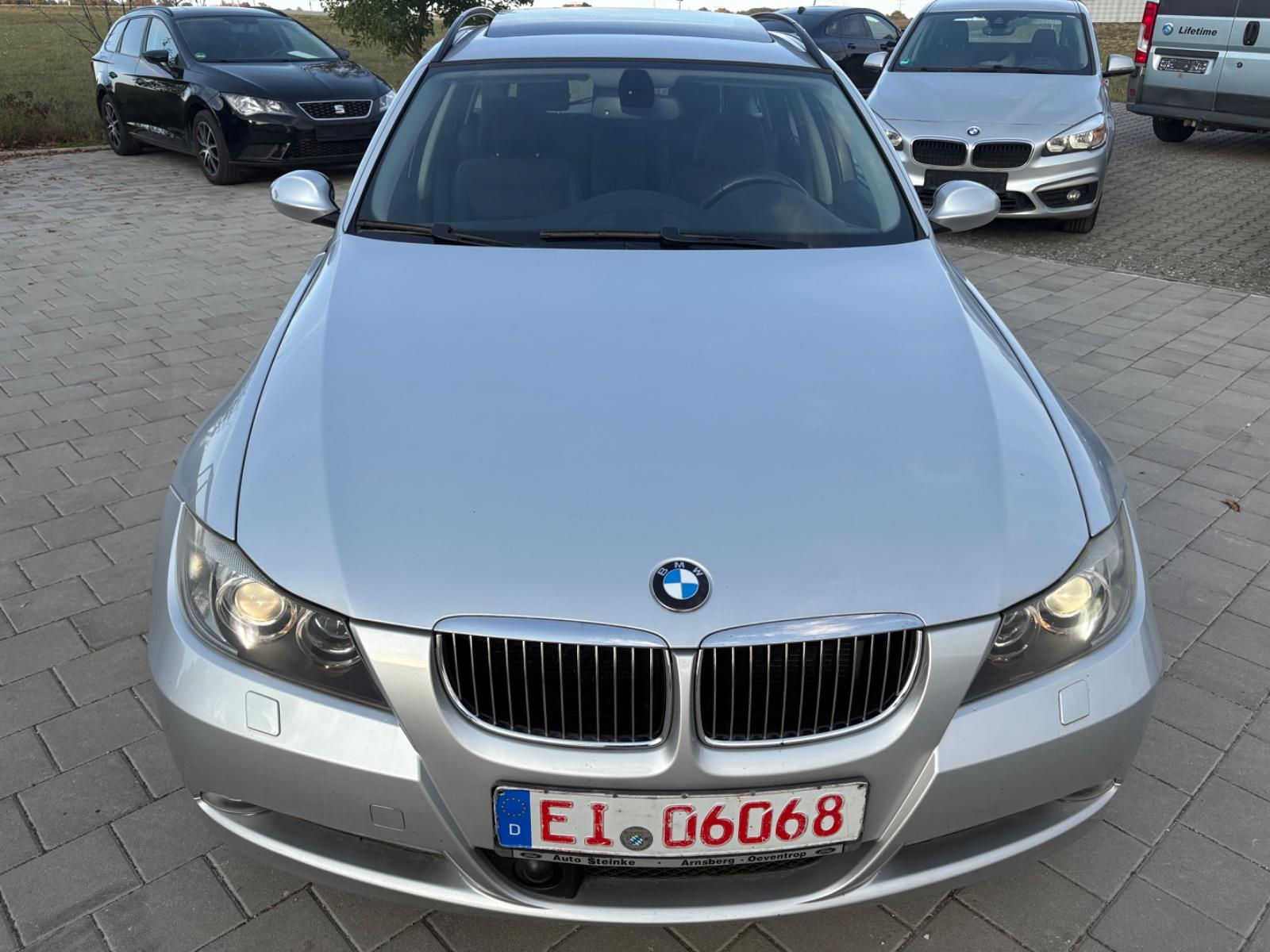 BMW 330xi Touring 272 ch 6 cylindres xDrive • Boîte manuelle 6 • Toit pano • GPS • Xénon • Radars AV/AR