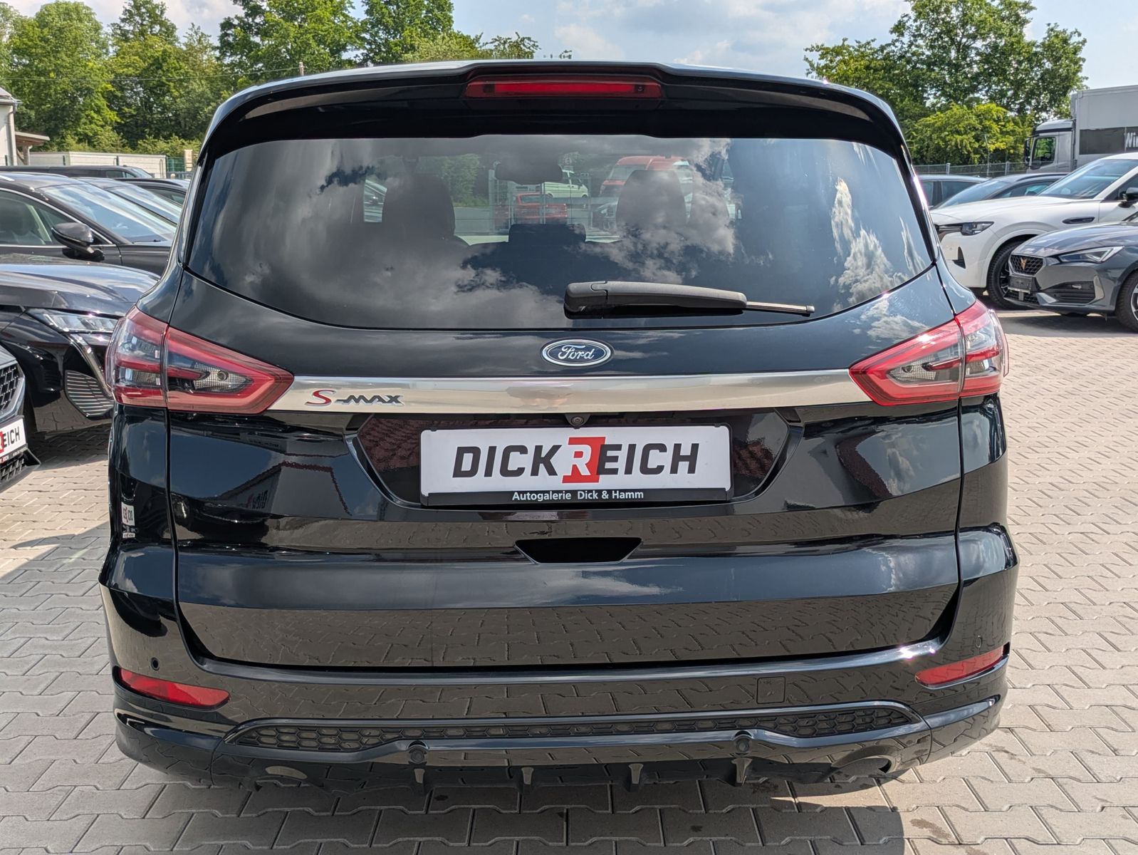 Fahrzeugabbildung Ford S-MAX 2.0 EcoBlue ST-Line PANO/KAM/AHK/LED 7-Si