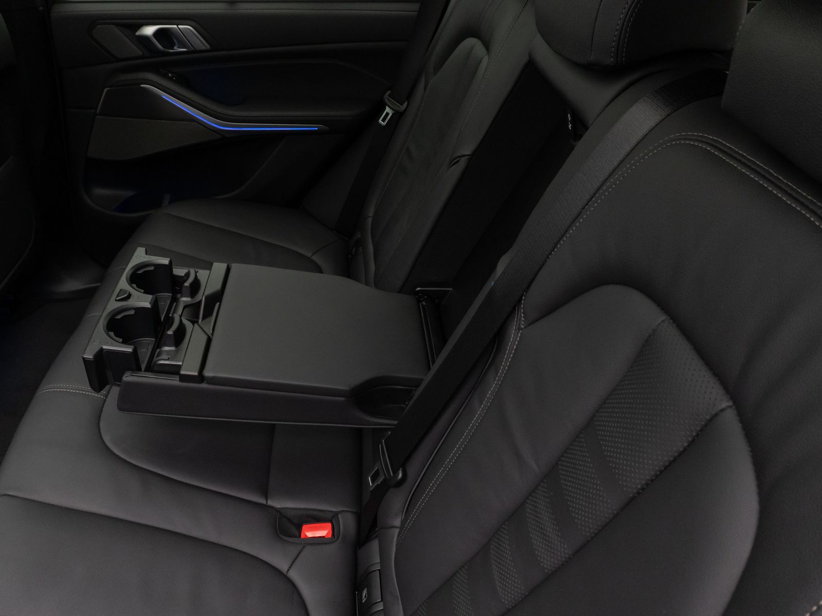 Fahrzeugabbildung BMW X5 M50i Panorama 360° DAB H/K AHK Komfort 22Zoll