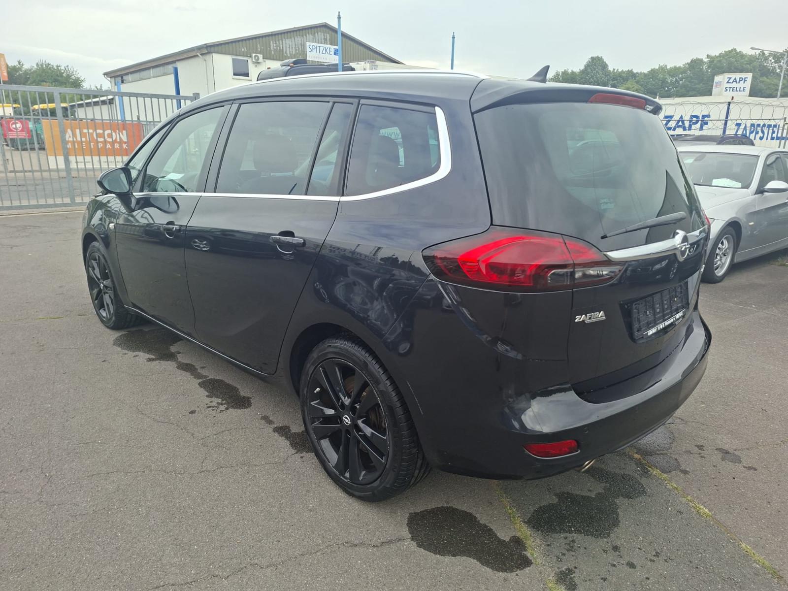 Opel Zafira 2015 — interior