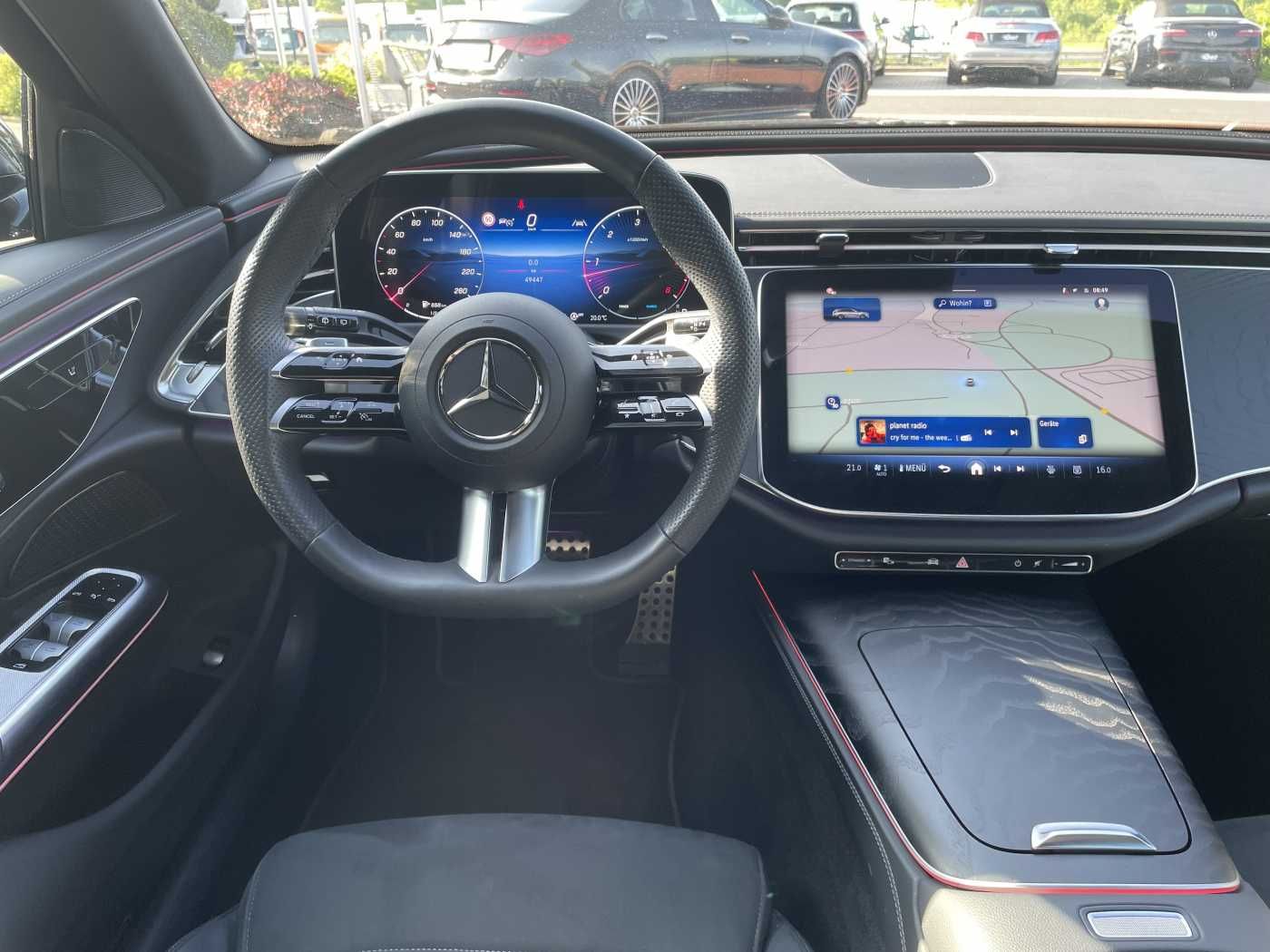 Fahrzeugabbildung Mercedes-Benz E 220 d T AMG-Line AHK+Distr+R-Kamera +Ambiente+