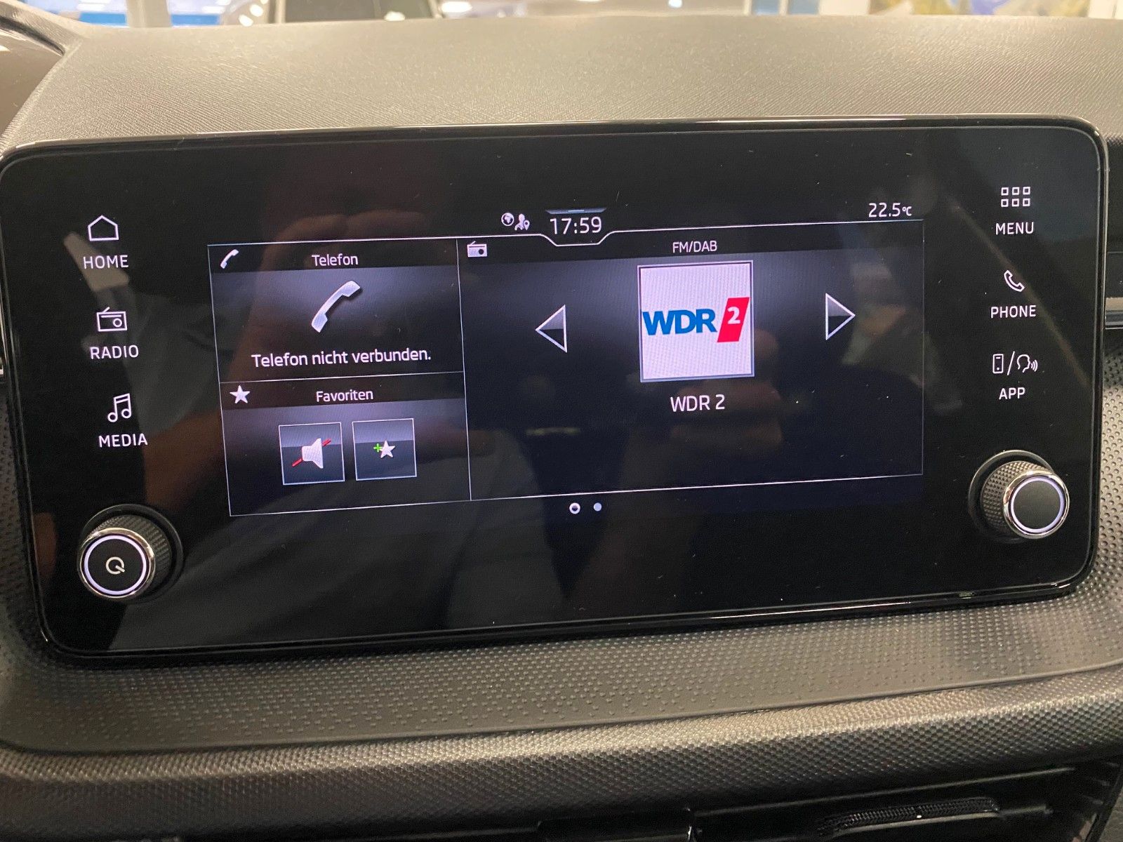 Fahrzeugabbildung SKODA Fabia 1.0l TSI 85kW Essence+SITZHEIZUNG+APP+KLIM