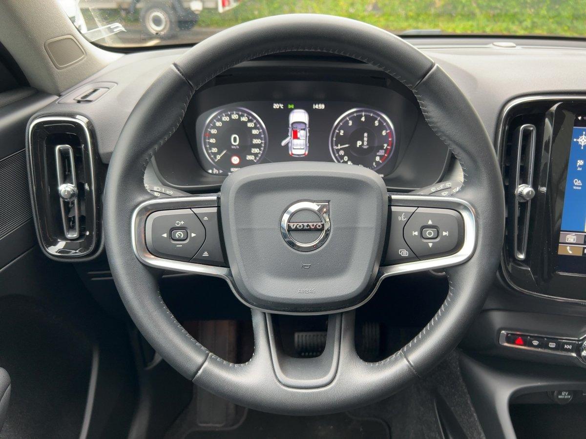Volvo XC 40 Momentum Pro T3 2WD LED+NAVI+APP+RFK+STH+L
