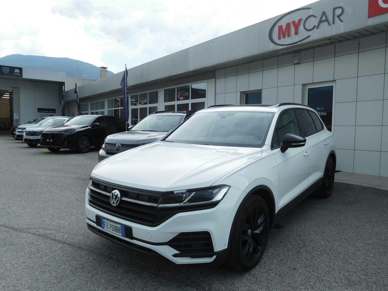Volkswagen Touareg - 1