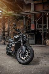 Triumph Rocket TFC Limited Edition 48/750 - TRIUMPH 750