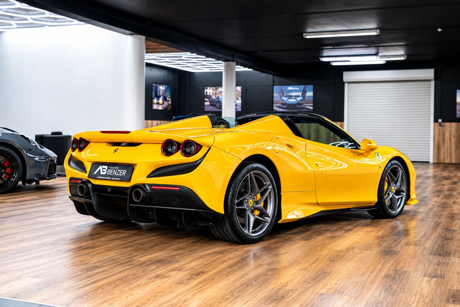 Fahrzeugabbildung Ferrari F8 Spider Giallo Modena *Lift*Carbon*Kamera*