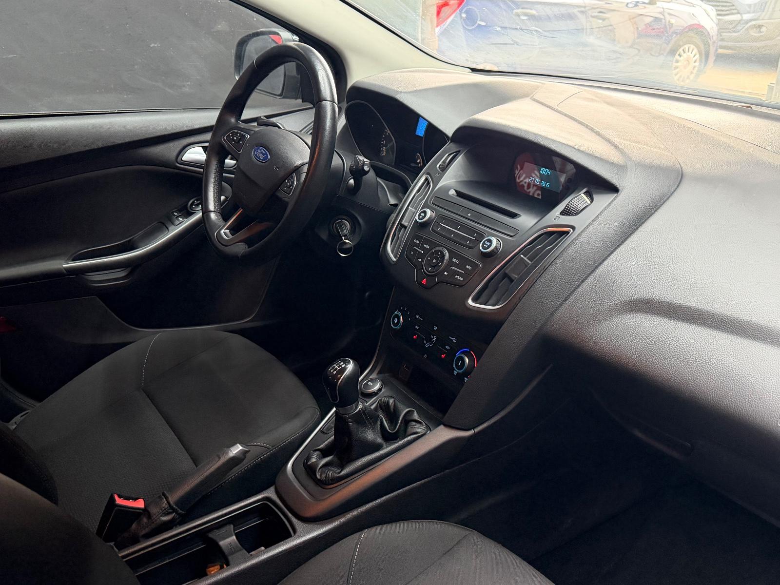 Ford Focus 2015 — photo 14