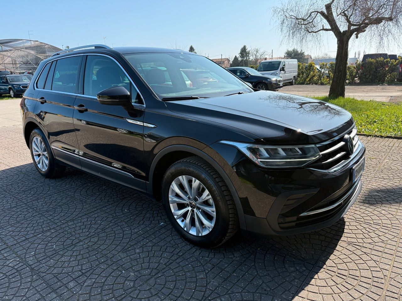 Volkswagen Tiguan 2.0 TDI 150 CV SCR DSG Eleganc imagem 3