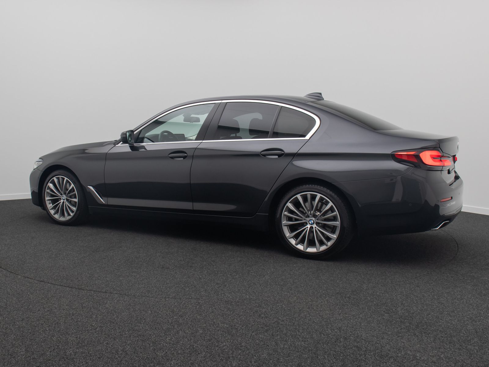 Fahrzeugabbildung BMW 530d xD 360&deg;Glasdach Laser HUD DAB HiFi SoftCl