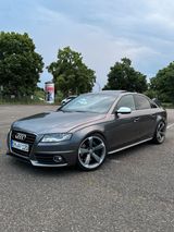 Audi AUDI A4B8 3.0TDI ( AUDI EXKLUSIV ) - Audi A4 aus 2010 mit Diesel-Antrieb: Limousine