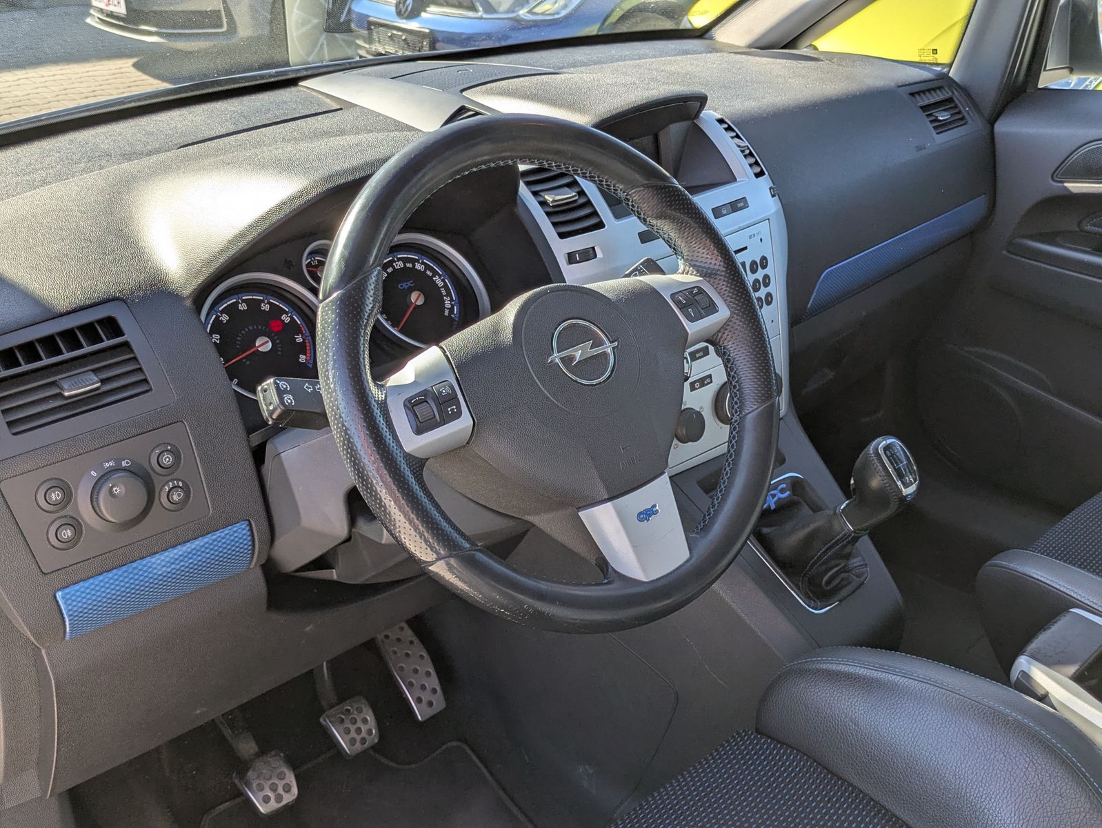 Fahrzeugabbildung Opel Zafira OPC 241PS 7-SITZER*TEMP*Recaro*PDC*IDS