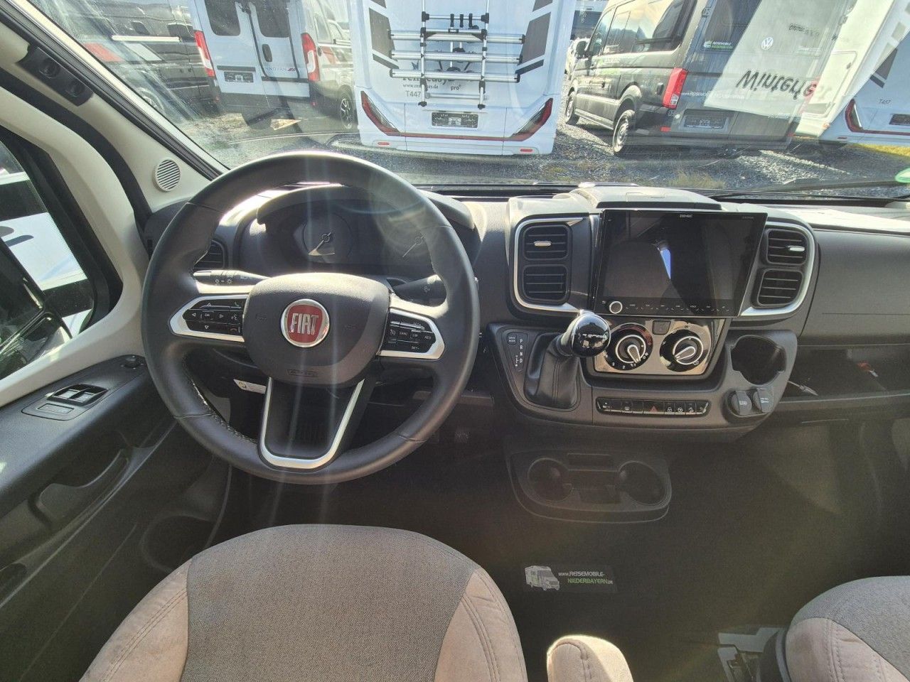 Fahrzeugabbildung LMC Cruiser V 646 G Automatik Navigation TV Sat uvm.