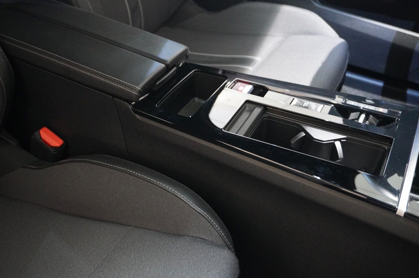 Fahrzeugabbildung Opel Astra L ST 1.2T GS LINE NAVI/LED/360°/VIRT./DAB+