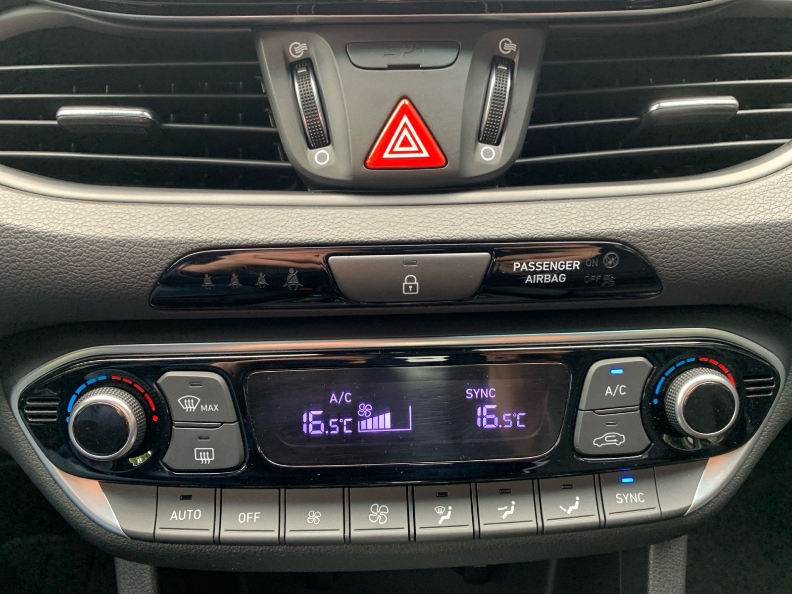 Fahrzeugabbildung Hyundai i30 7-DCT 1.4 T-GDI YES! Plus Standheizung