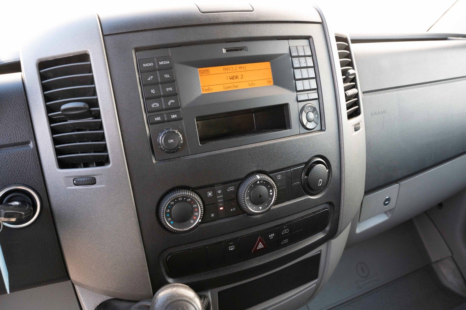 Fahrzeugabbildung Mercedes-Benz SPRINTER II L2H2 KASTEN 216 CDI AHK  KLIMA TEL